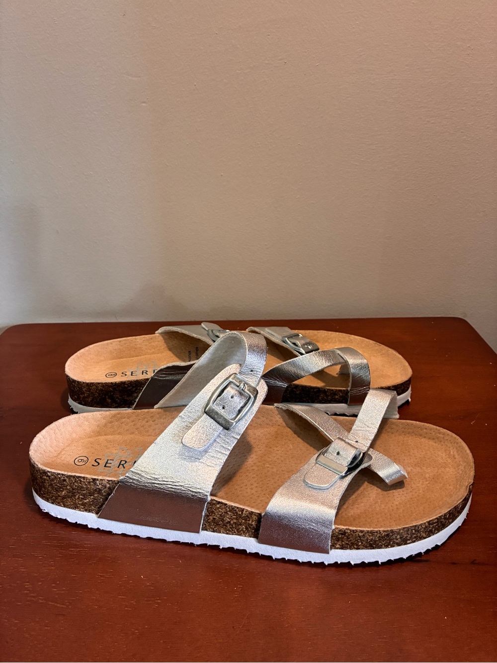 Serra Silver Leather Strappy Thong Slip-On Sandals Adjustable Buckle Size 9 - Picture 5 of 11